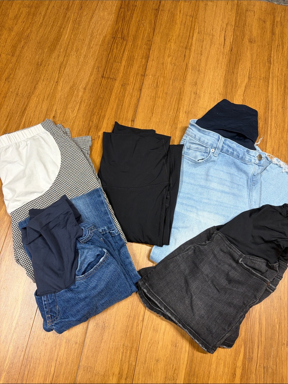 Maternity Pants and Shorts Bundle Lot size 4-6/Medium